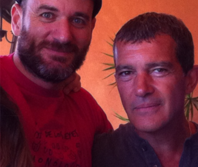 Lucas Fuica junto a Antonio Banderas