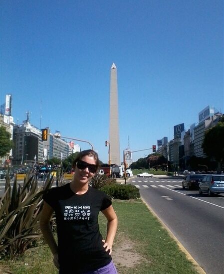 Romina en el Obelisco de Buenos Aires